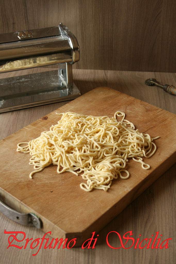 Spaghetti alla Chitarra alle Olive e Origano