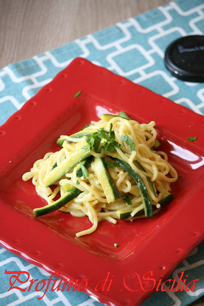 Spaghetti alla Chitarra con Zucchine e Curcuma