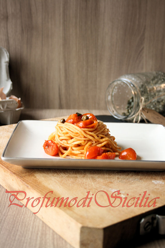 Spaghetti alla Chitarra con Sugo all'Eoliana
