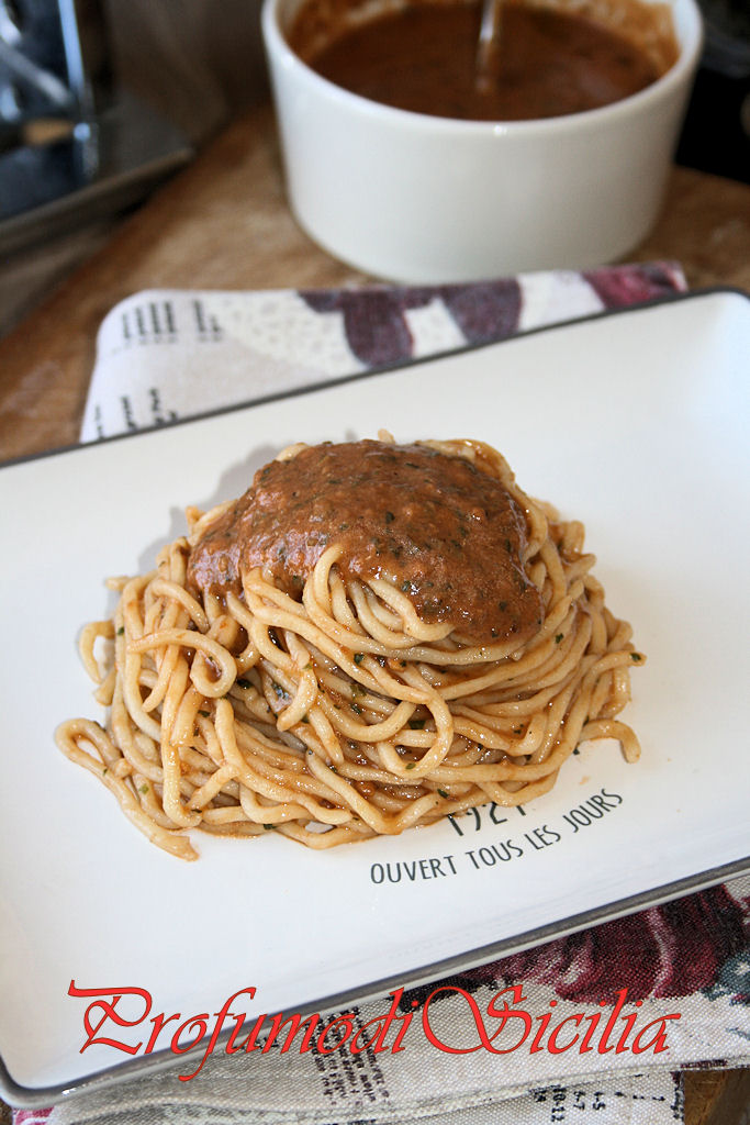 Spaghetti alla Chitarra con Pesto Rosso 