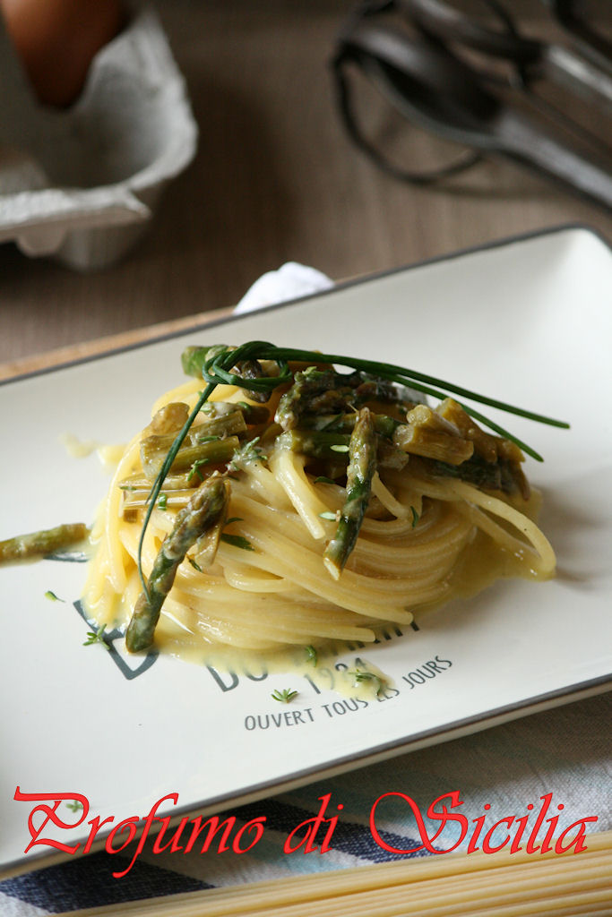 Spaghetti alla Carbonara di Asparagi ed Erbe Aromatiche