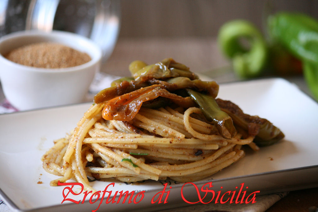 Spaghetti con Friggitelli Alici e Pane Tostato