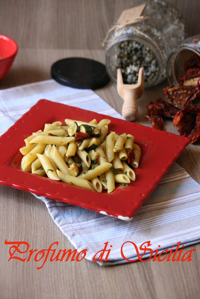 Pasta con Zucchine e Pomodori Secchi