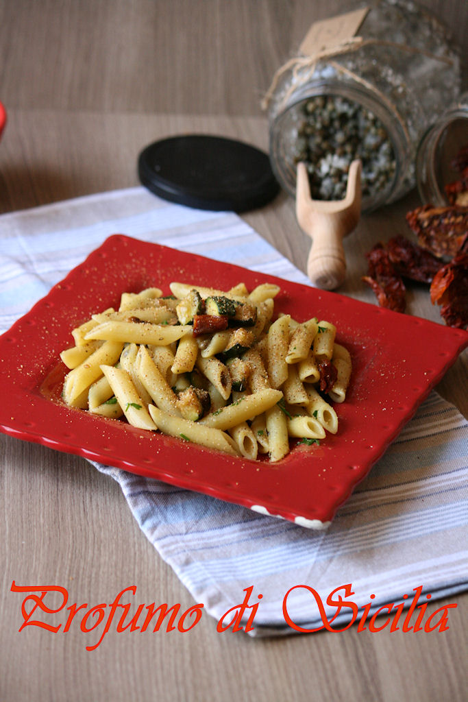 Pasta con Zucchine e Pomodori Secchi