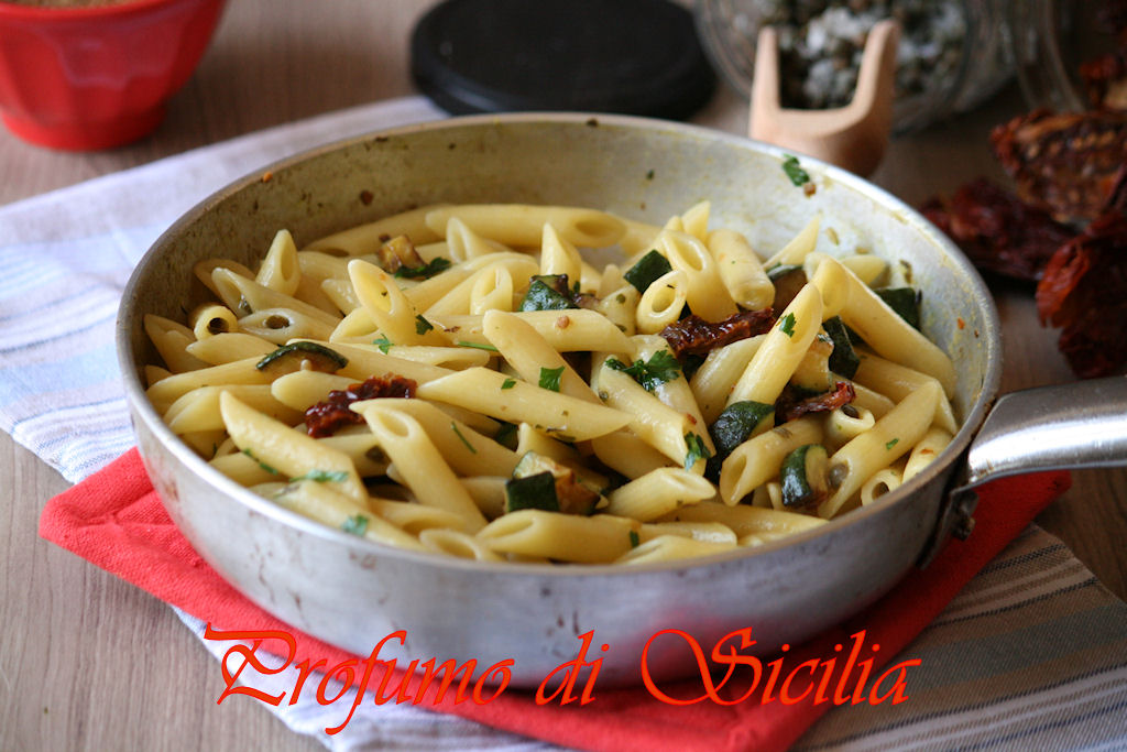 Pasta con Zucchine e Pomodori Secchi