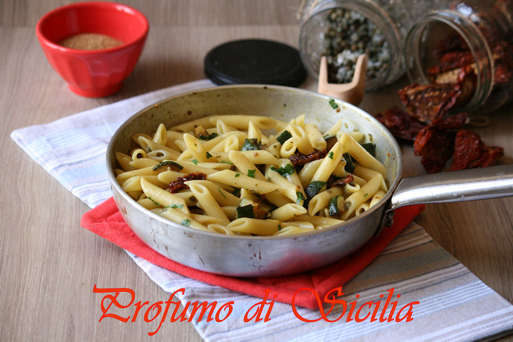 Pasta con Zucchine e Pomodori Secchi