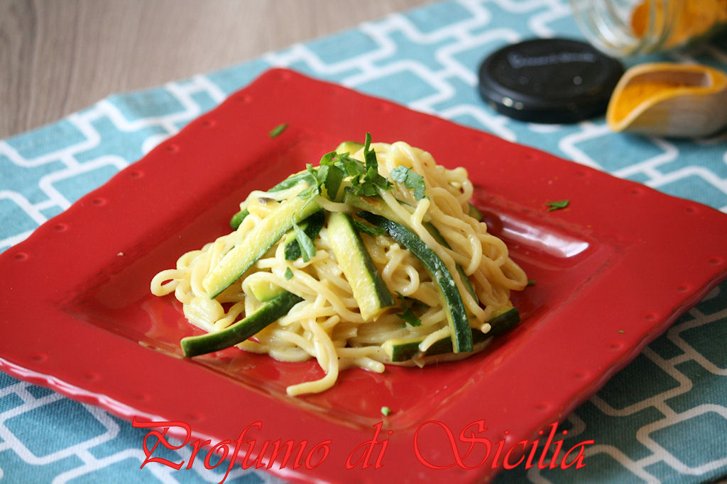 Spaghetti alla Chitarra con Zucchine e Curcuma
