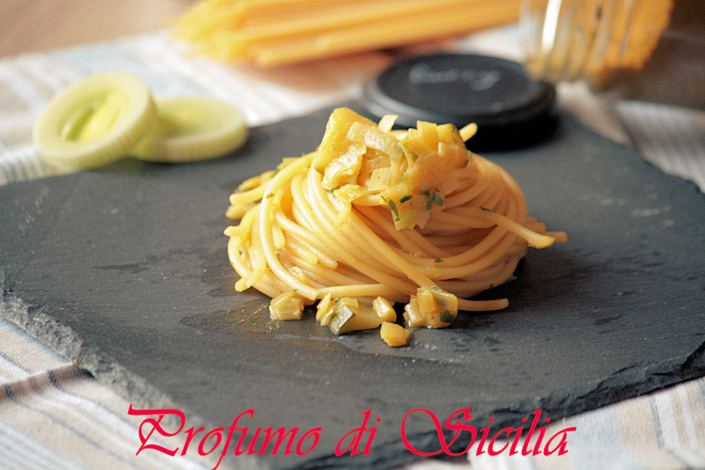 spaghetti con porro e zucchine