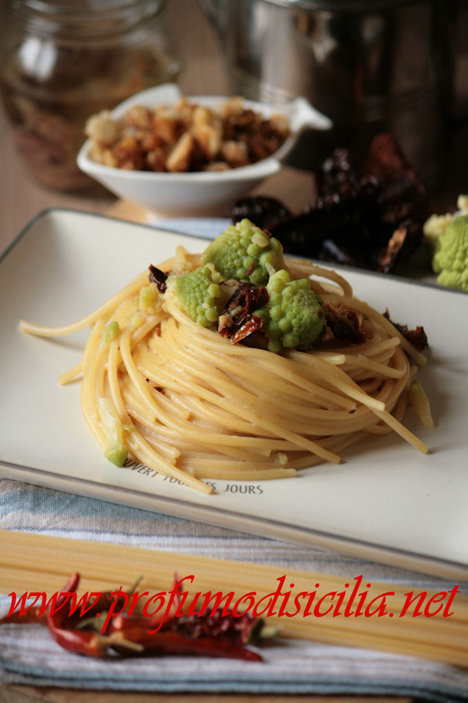 Pasta con Broccolo Romanesco e Pomodori Secchi