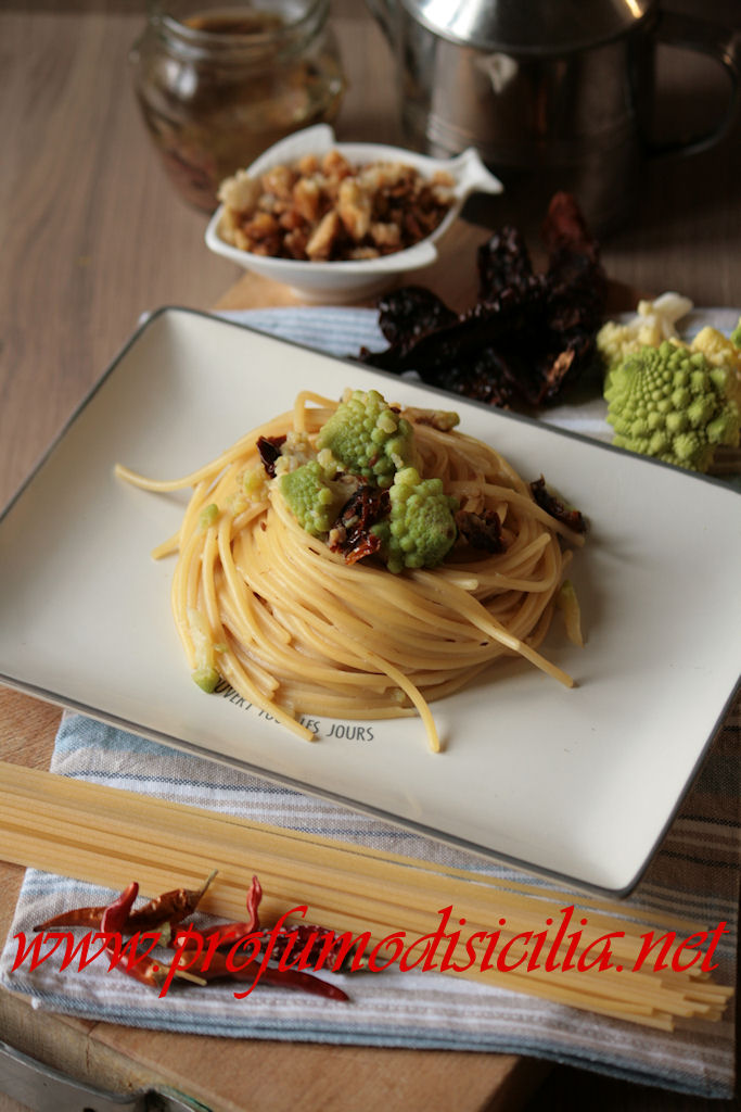 Pasta con Broccolo Romanesco e Pomodori Secchi