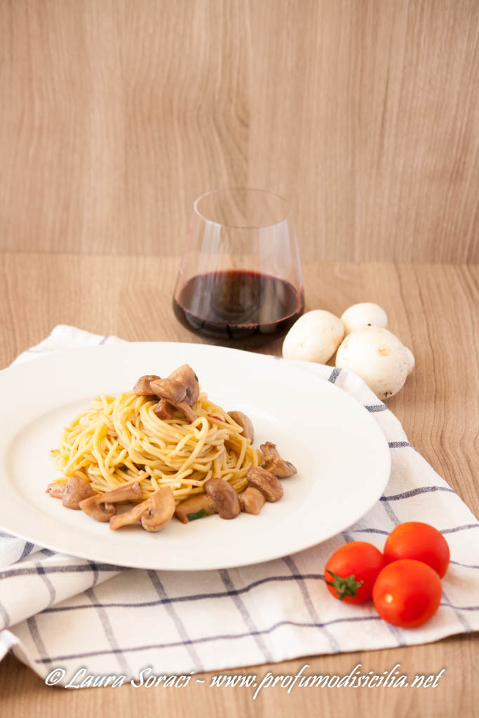 Spaghetti alla Chitarra con Funghi e Pinot Nero