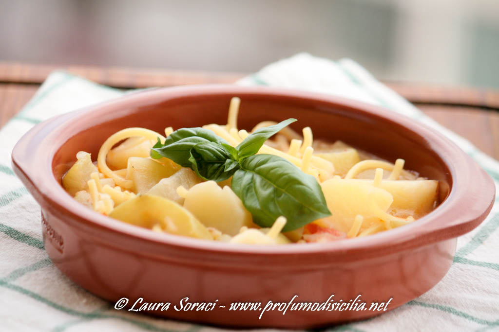 Minestra di Zucchina Lunga Siciliana con Spaghetti Rotti