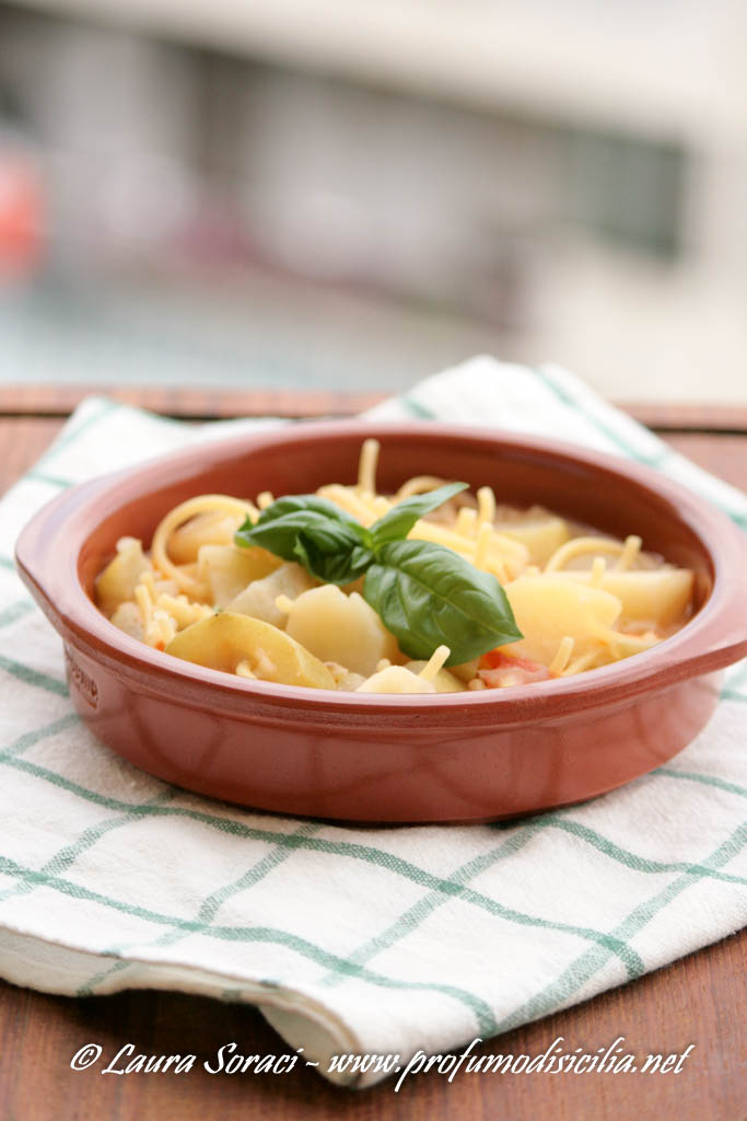 Minestra di Zucchina Lunga Siciliana con Spaghetti Rotti