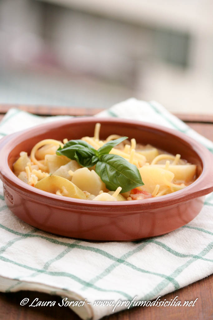 Minestra di Zucchina Lunga Siciliana con Spaghetti Rotti