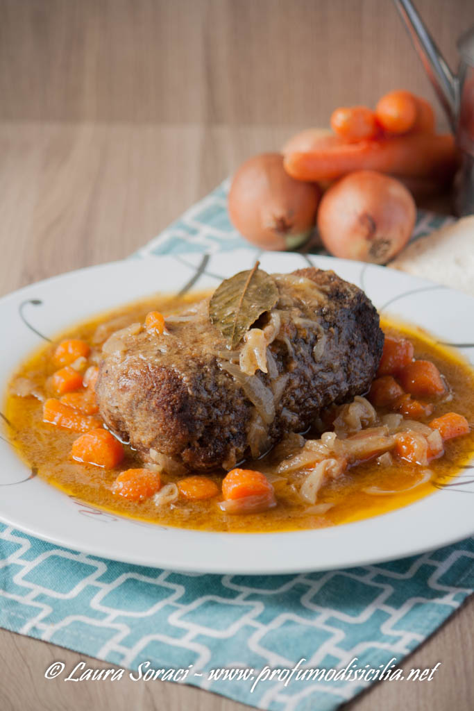 Polpettone di Carne con Verdure in Umido