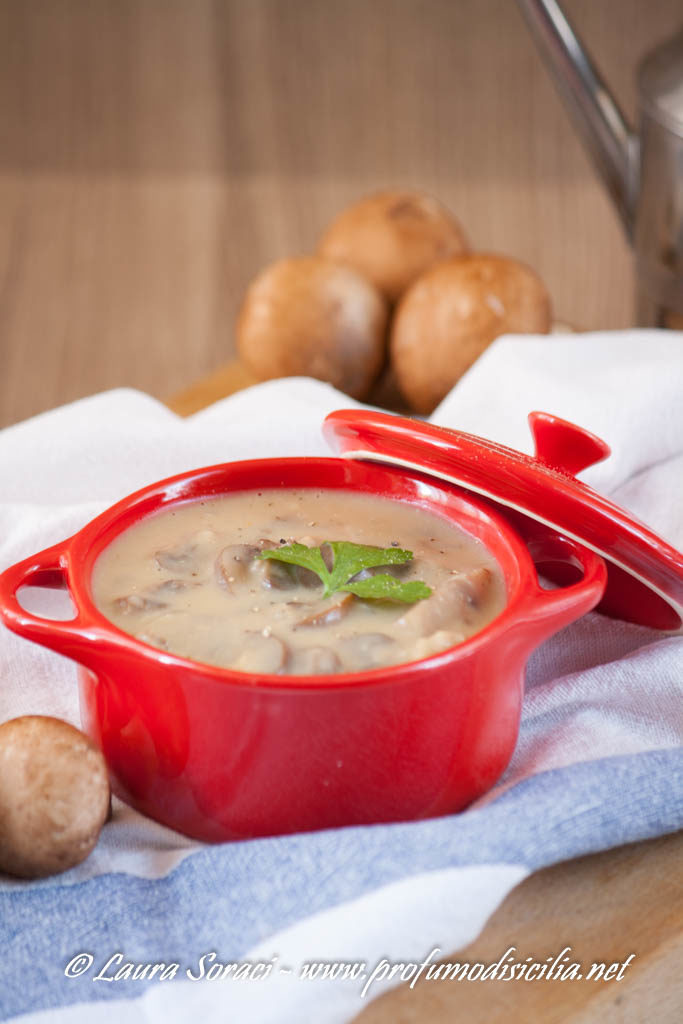 Zuppa di Funghi Cremini autunnale