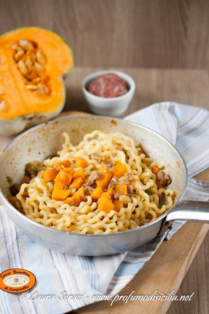 Fusilli lunghi con zucca e pasta di salame