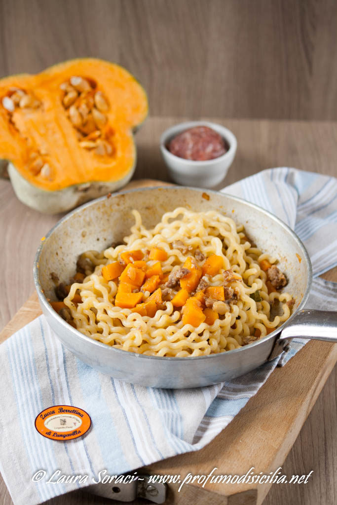 Fusilli lunghi con zucca e pasta di salame