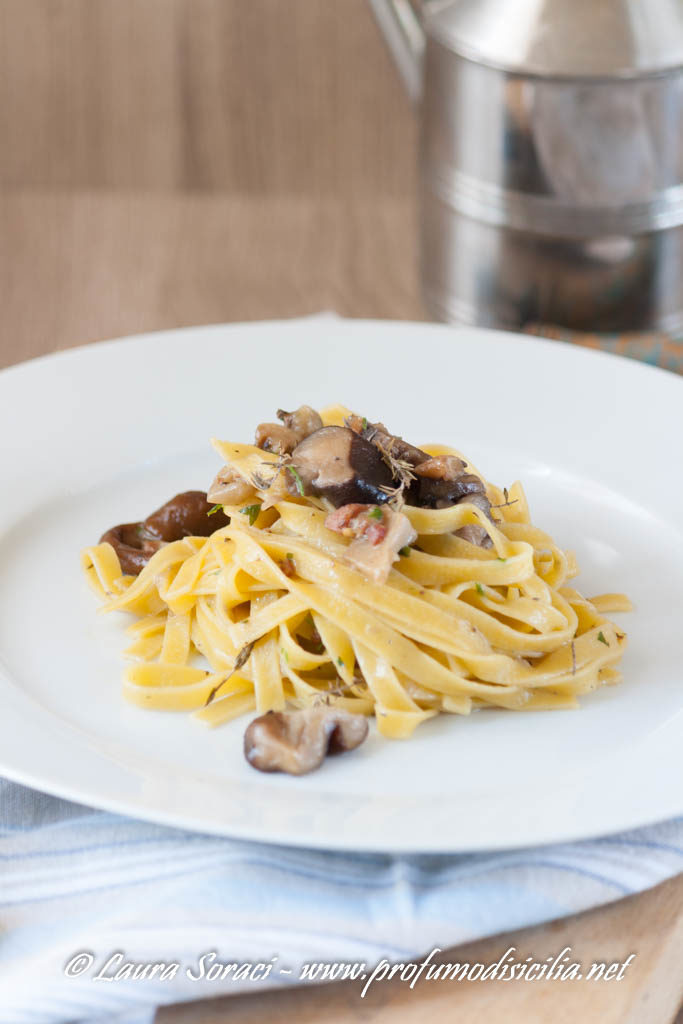 tagliatelle con funghi e speck un piatto gustoso per la stagione invernale