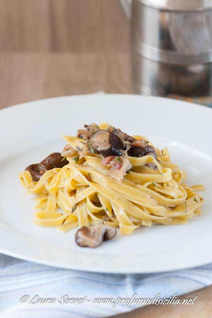 tagliatelle con funghi e speck un piatto gustoso per la stagione invernale