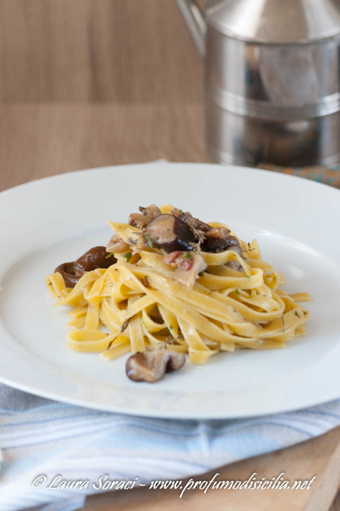 tagliatelle con funghi e speck un piatto gustoso per la stagione invernale