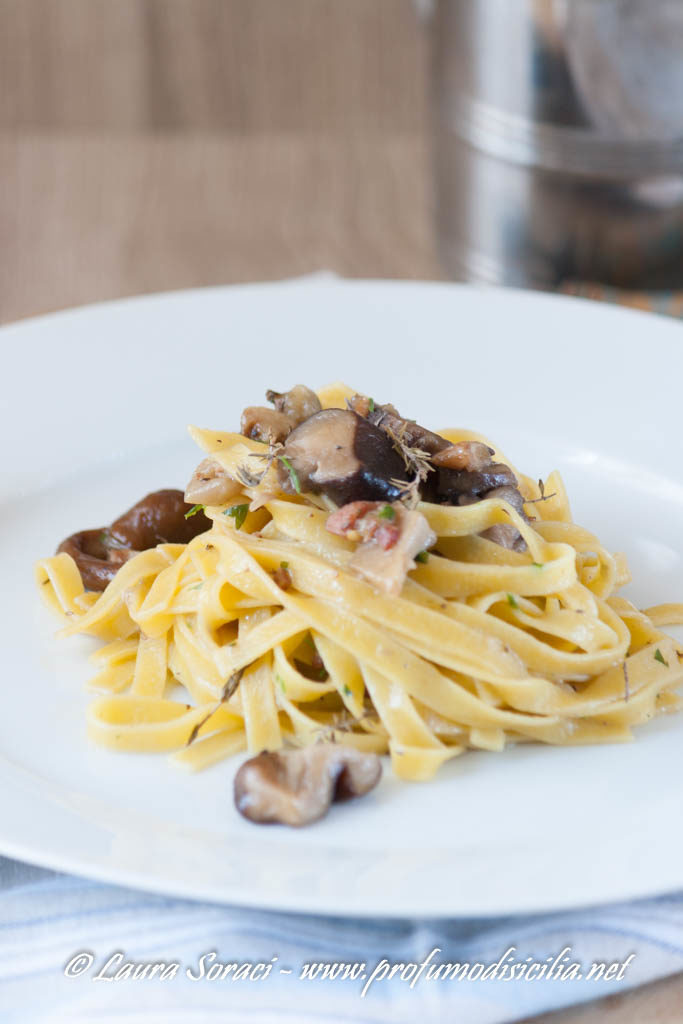 tagliatelle con funghi e speck un piatto gustoso per la stagione invernale