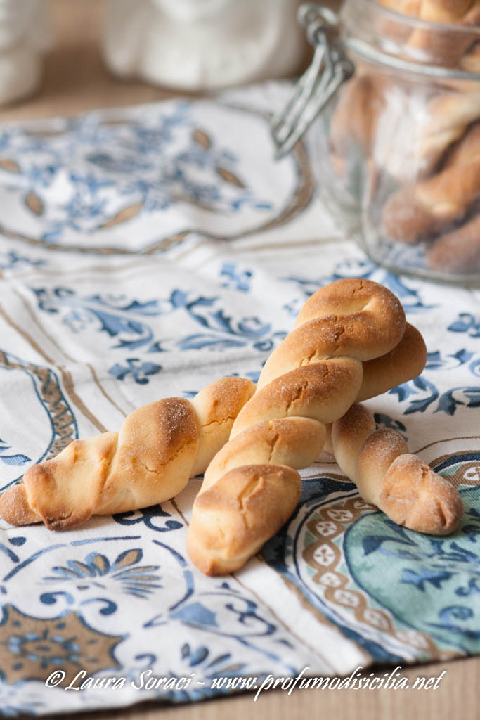 Biscotti al latte Siciliani piccole chicche d'infanzia