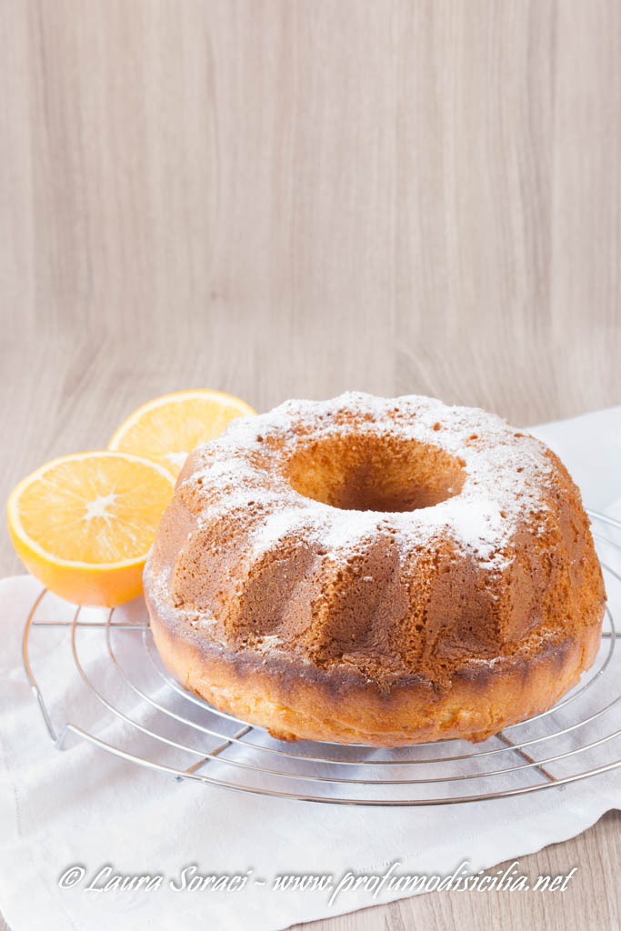 Un ciambellone agli agrumi speciale e leggerissimo da preparare per tutta la famiglia