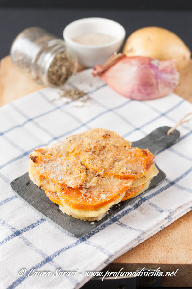 Un delizioso tortino con zucca e patate, ricco di sapore perfetto per ogni occasione