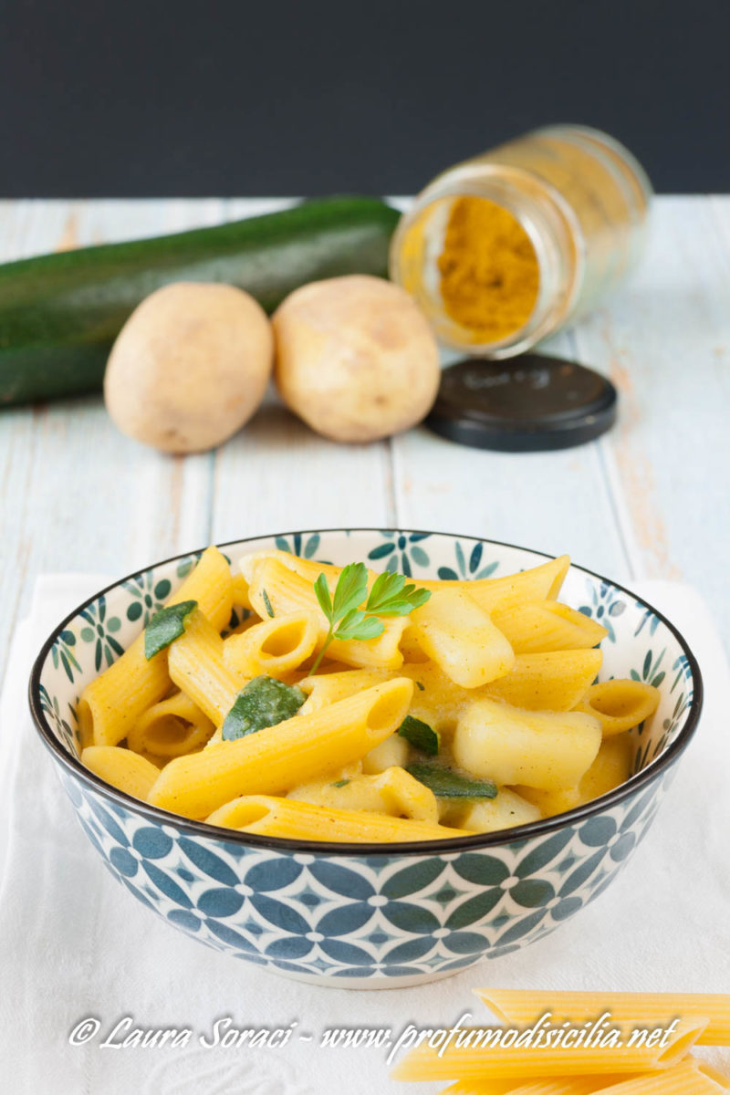 la pasta patate zucchine e curry buonissima e cremosa