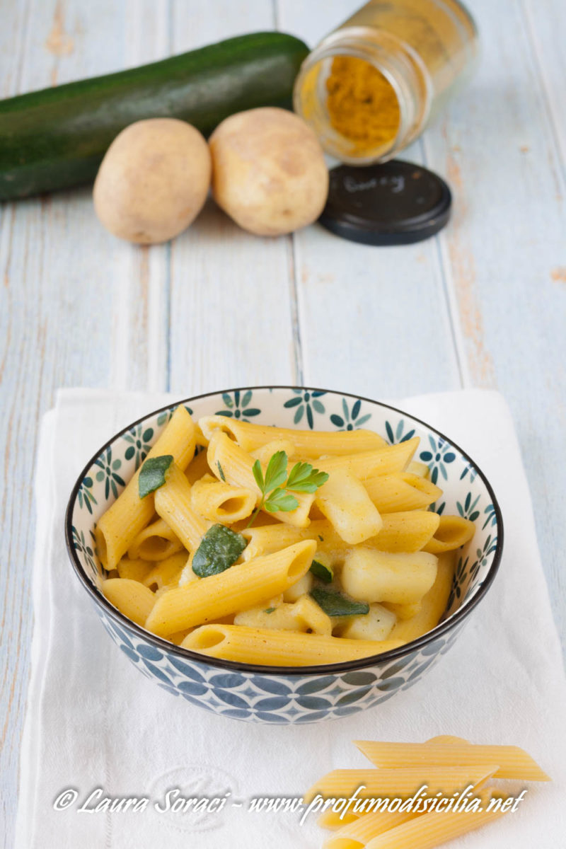 una deliziosa pasta risottata con patate zucchine e curry