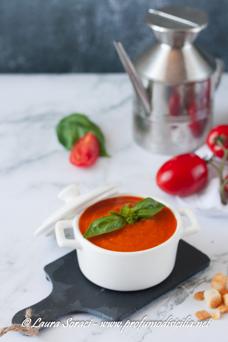 Un delizioso piatto di zuppa di pomodoro