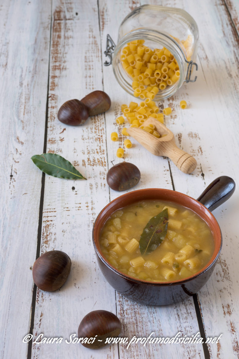 un piatto di pasta povero tipico della sicilia di inizio secolo