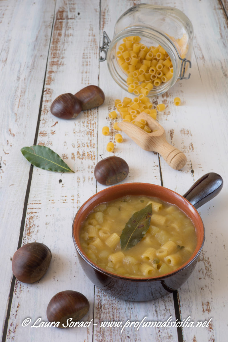 La pasta con le castagne in sicilia si chiama Pasta cà Pastigghia