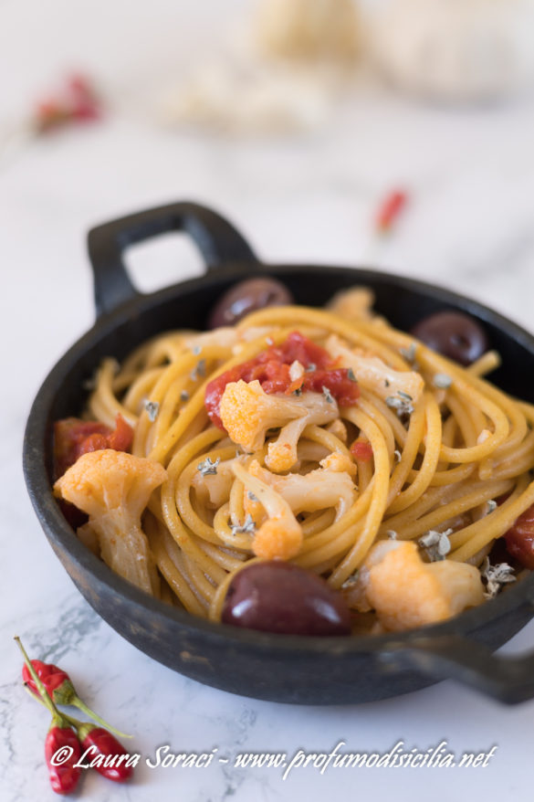 Un goloso piatto di Spaghetti di Tumminia con Cavolfiore con olive nere dal sapore unico