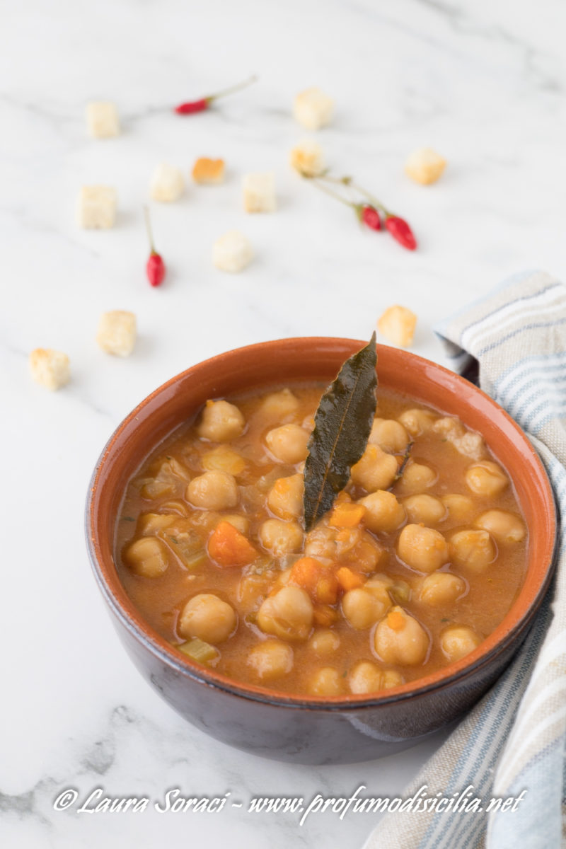 Vuoi fermare il tempo e gustarti una zuppa di ceci alla contadina