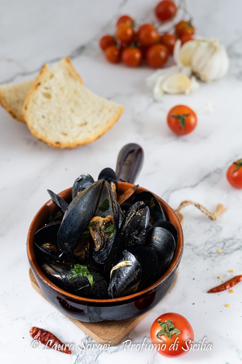 Ami i mitili? Prova la ricetta dell' Impepata di Cozze alla Messinese