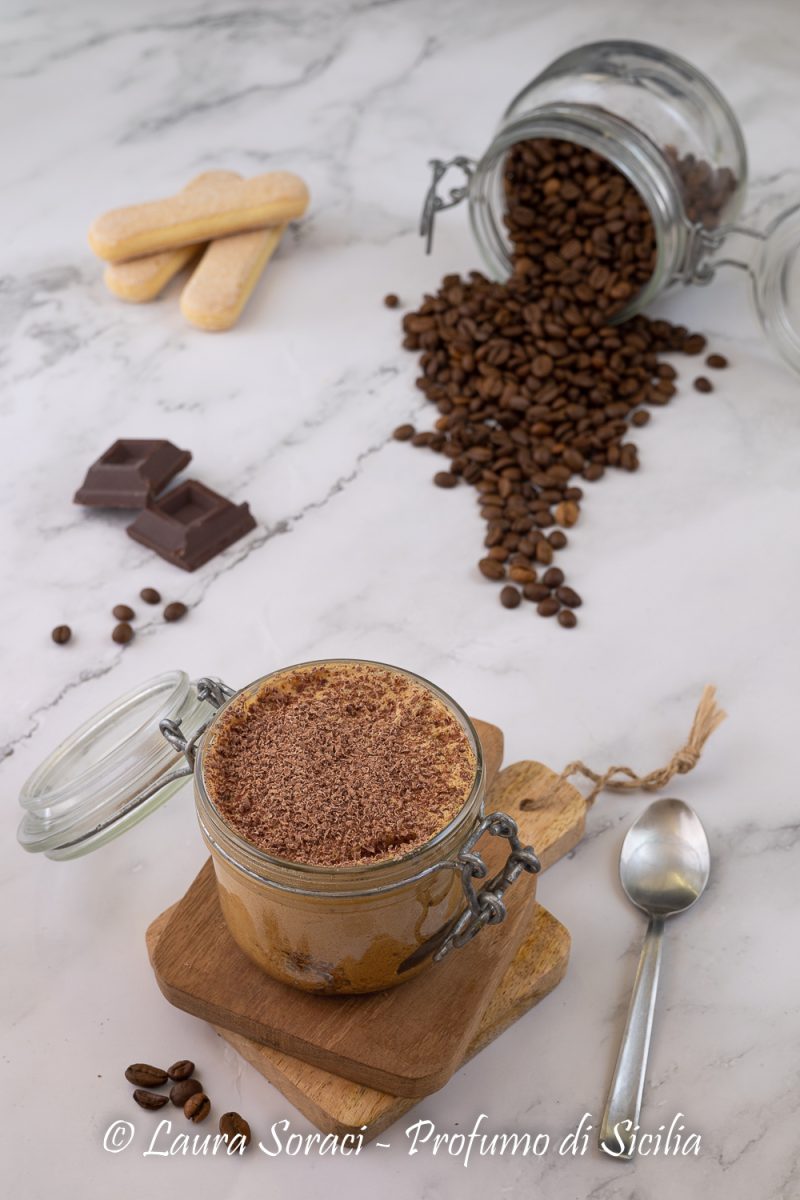 Ami i dolci al caffè? ti consiglio questo Dolce al caffè in vasetto è velocissimo 