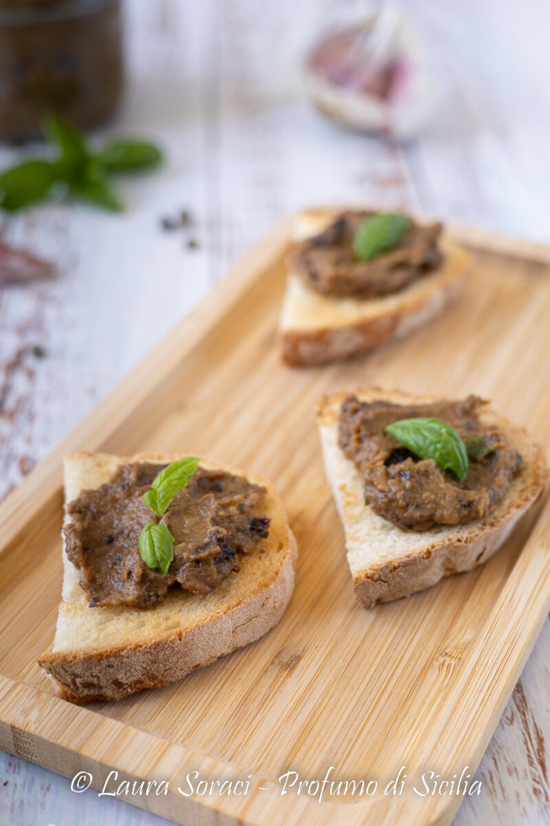 La bruschetta con crema di melanzane un boccone delizioso