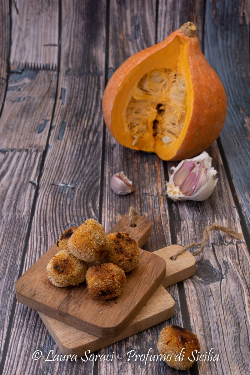 Chi ha detto che vegano è anche triste? Gustiamo insieme queste deliziose polpette di zucca Hokkaido