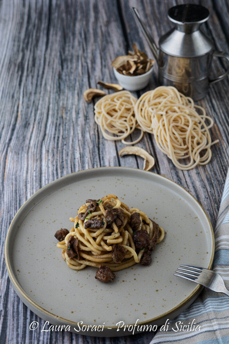 Scopri come preparare i pici ai funghi 