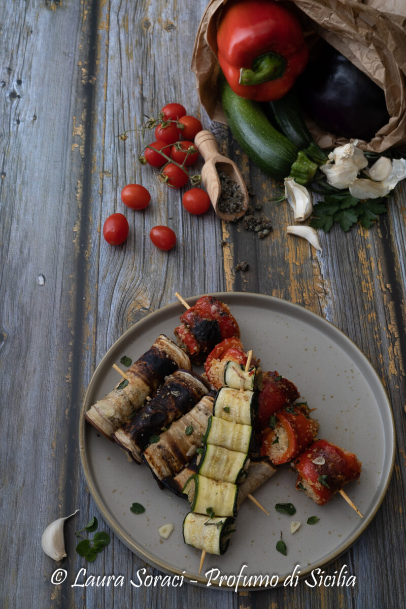 Tris di involtini di verdure alla brace