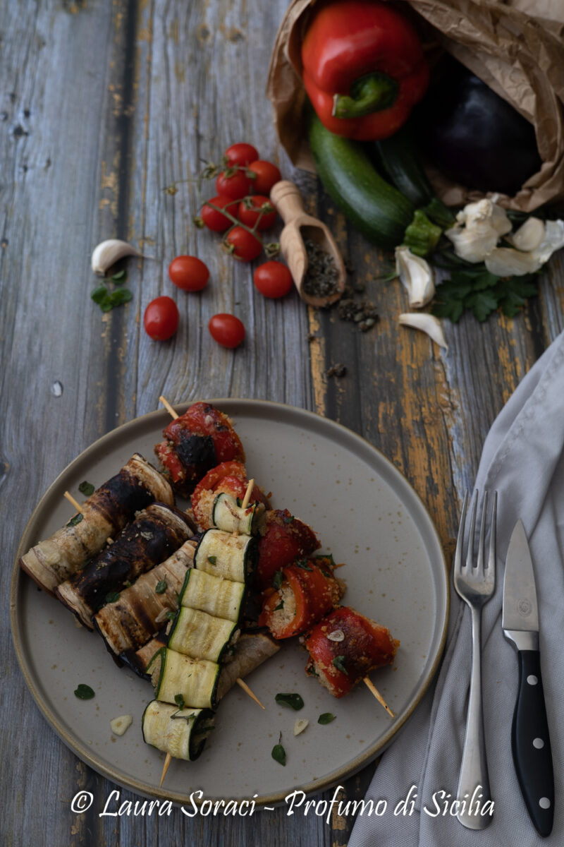 Gli involtini di verdure per una grigliata con gli amici vegetariani senza dimenticarsi il gusto