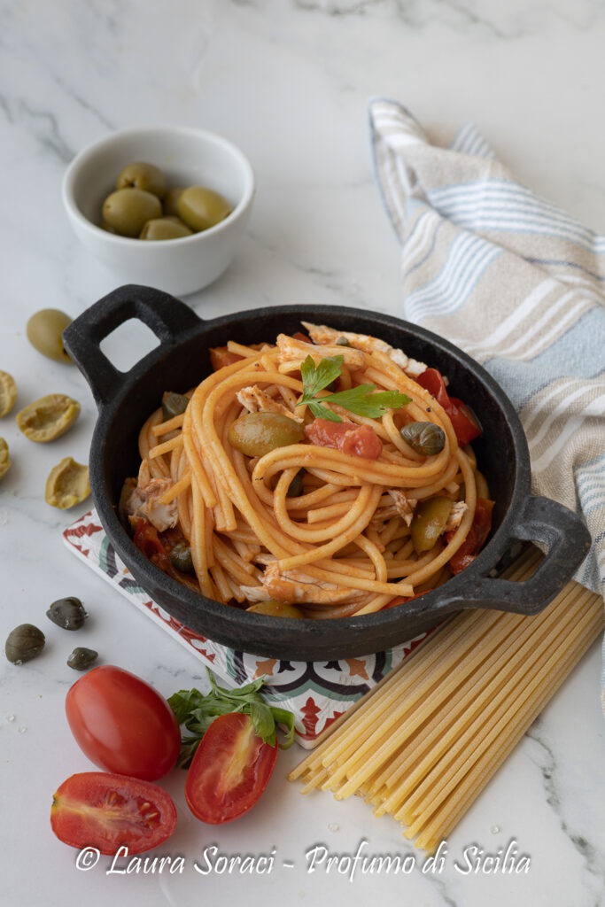 Scopri come preparare questo piatto di pasta al pesce con la lampuga